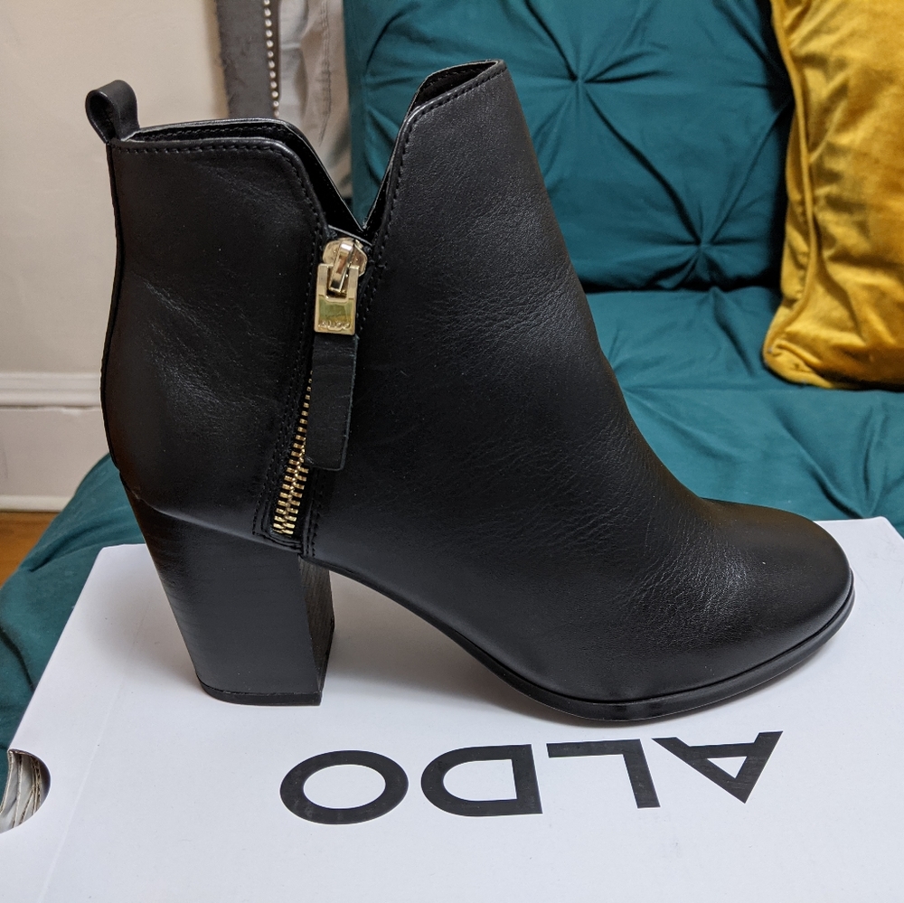 Black Aldo Zipper Booties 8.5